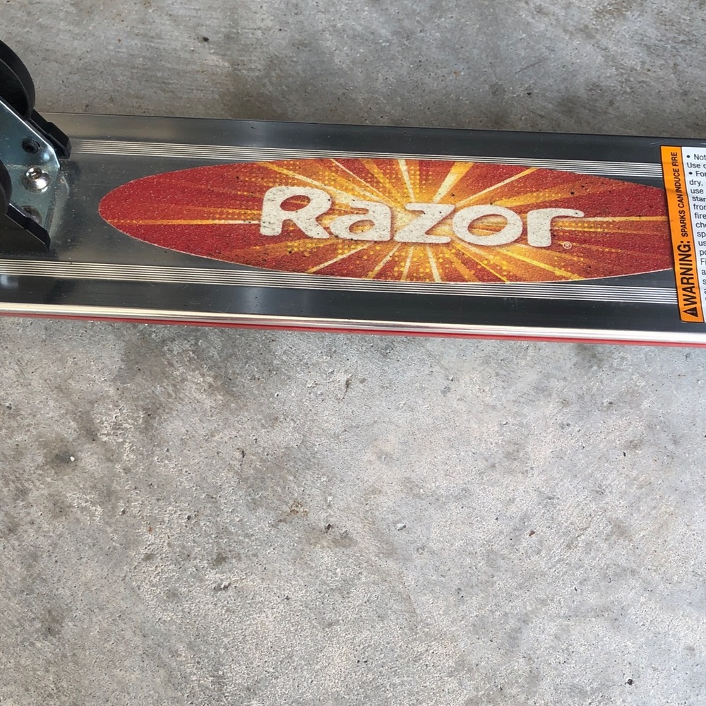 Razor Kids Scooter Ultra - Red and Silver with light up wheels - Picture 5 of 9